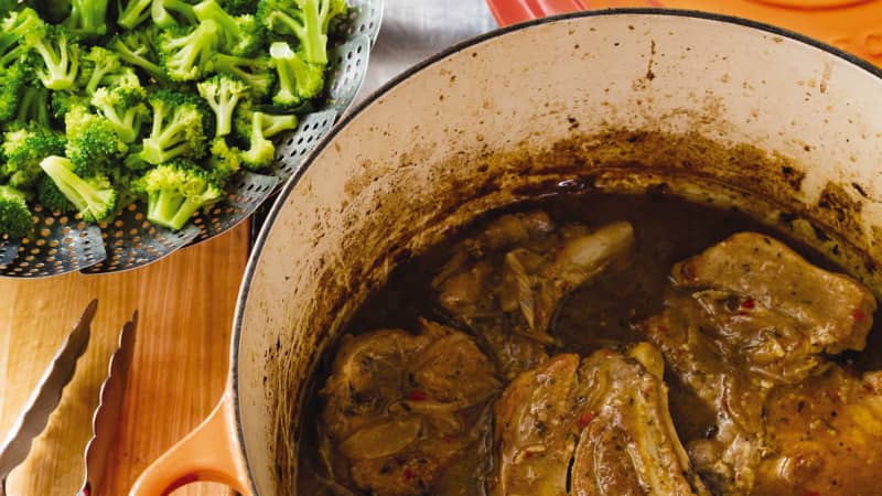 SFS_Smothered_Pork_Chops_with_Steamed_Broccoli_011