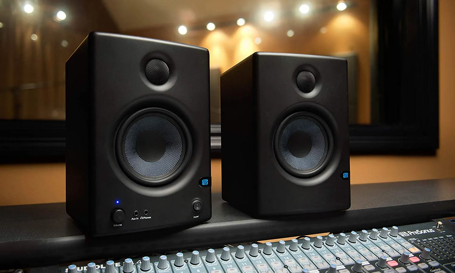 Read more about the article Why Quality Speakers are Essential for Studio Recording