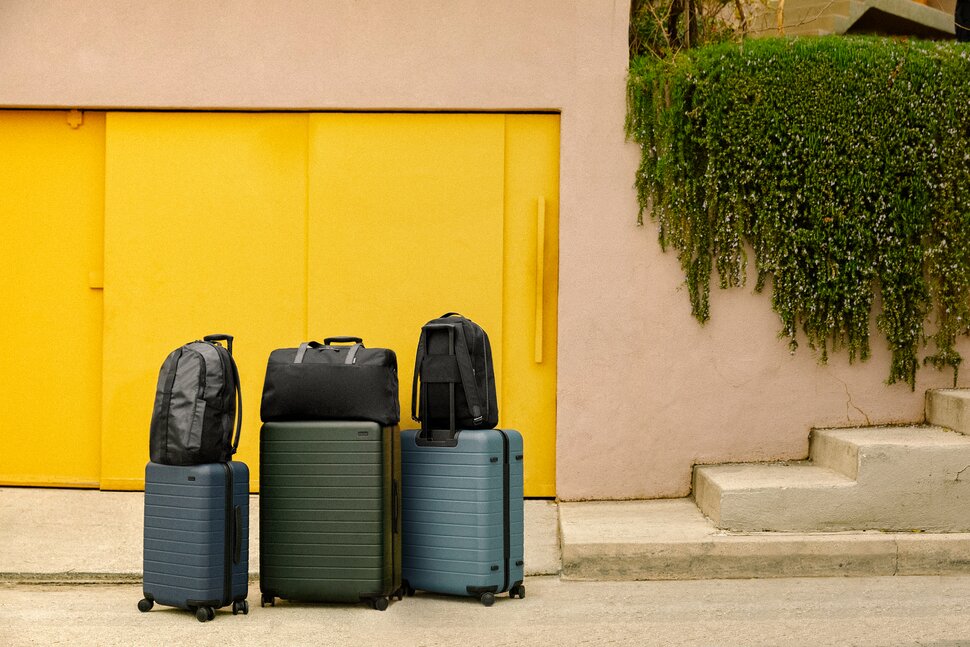 Read more about the article The Ultimate Guide to Choosing, Packing, and Maximizing the Benefits of Your Luggage Set