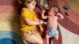 Read more about the article How to Use Cloth Diapers: A Comprehensive Guide for New Parents